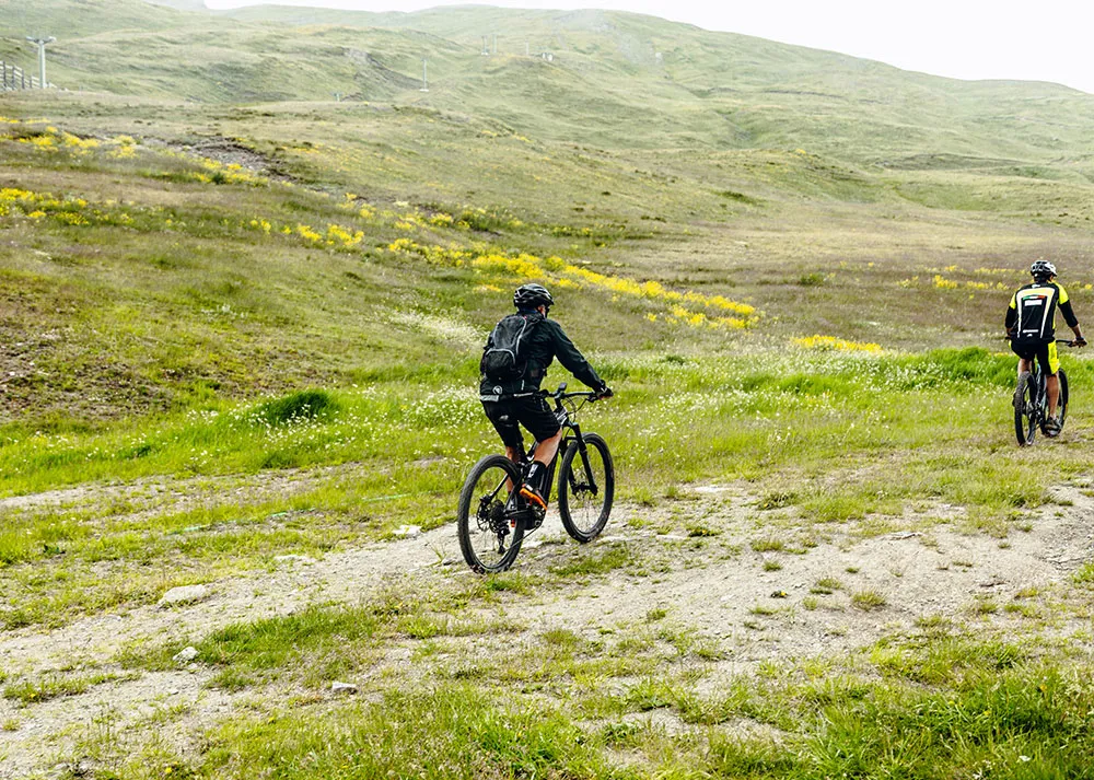 persone in bici